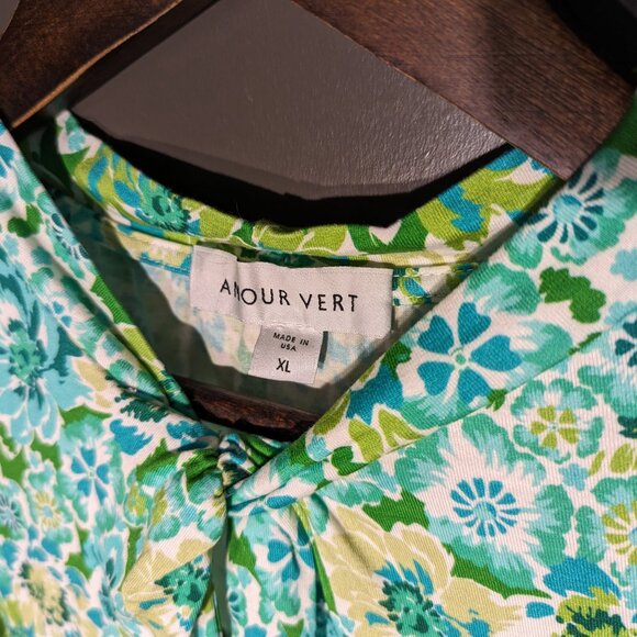 Never Worn Amour Vert Victoria Viscose Top in Naples Floral, size XL - Picture 5 of 11